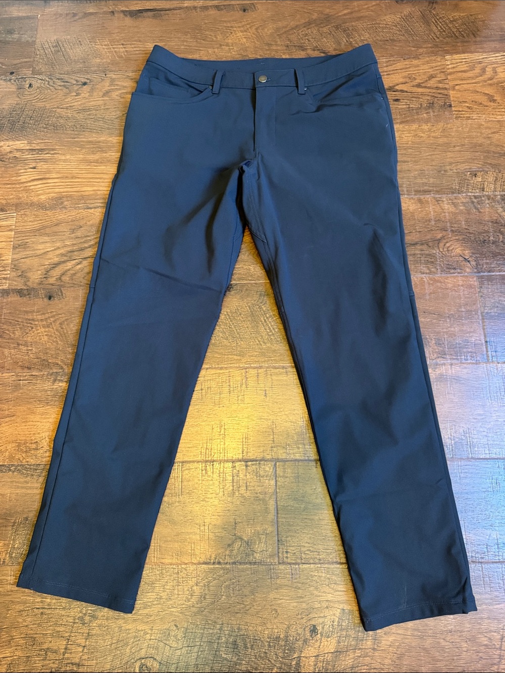 Stunning men’s Lululemon ABC pants in 34W 31L,